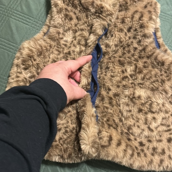 Mini Boden | Girl’s Faux Fur Leopard Print Vest | Size: 4-5Y - Picture 3 of 9